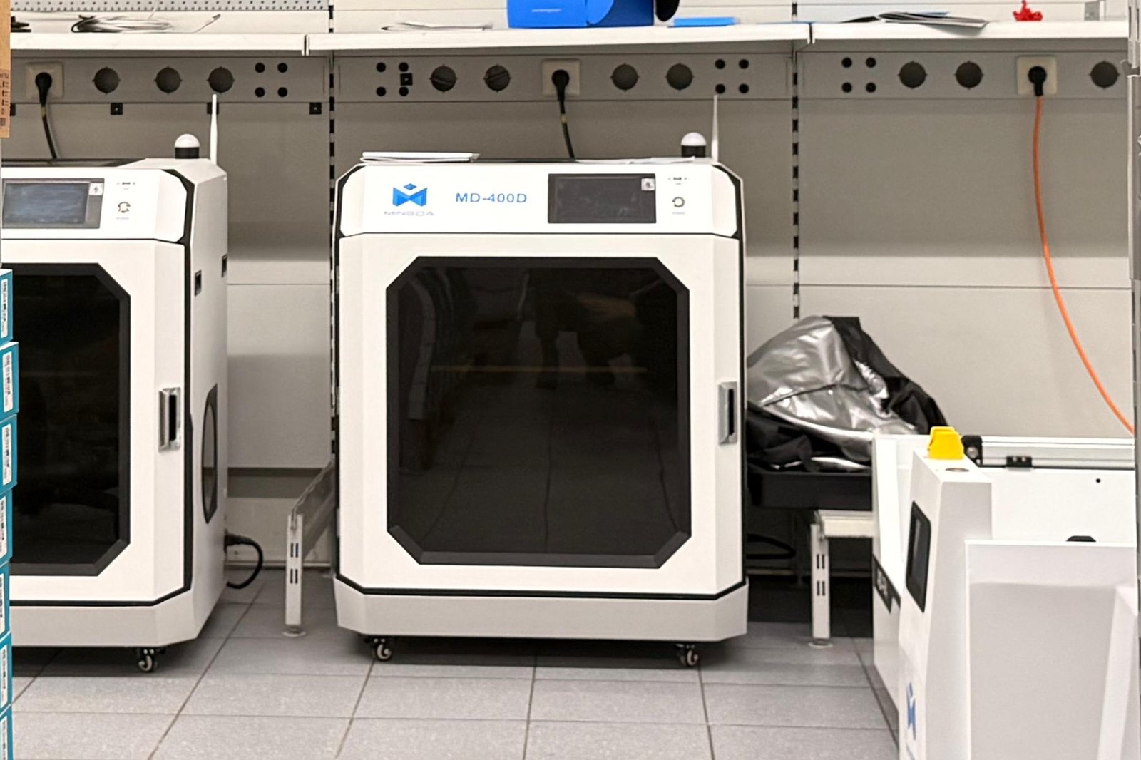 Dwie maszyny Mingda MD-400D w naszym magazynie w Tuttlingen.